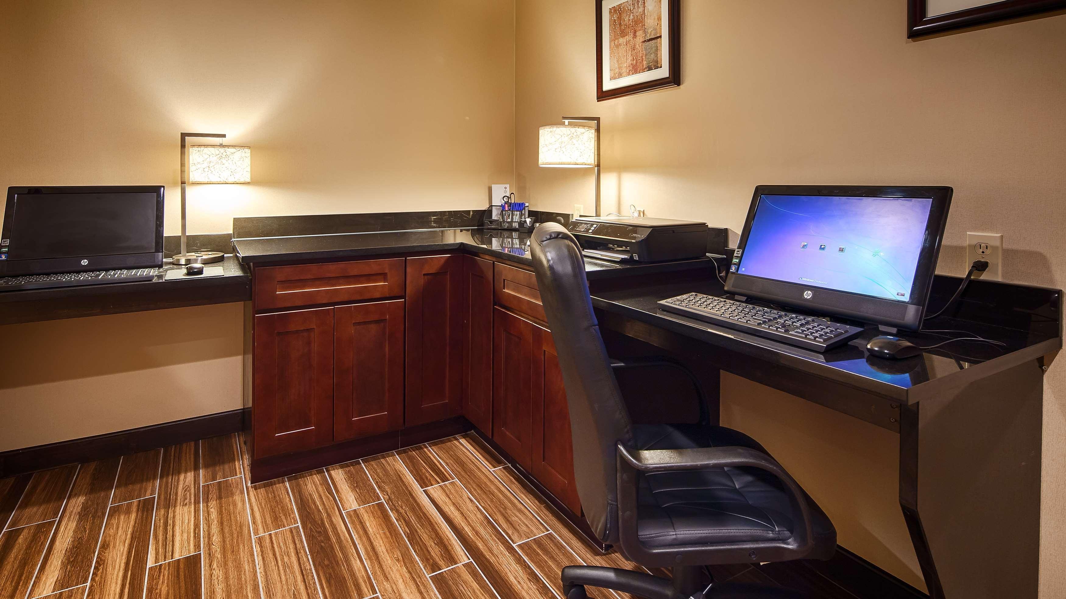 Best Western Plus Harrisburg East Inn&Suites Exterior foto