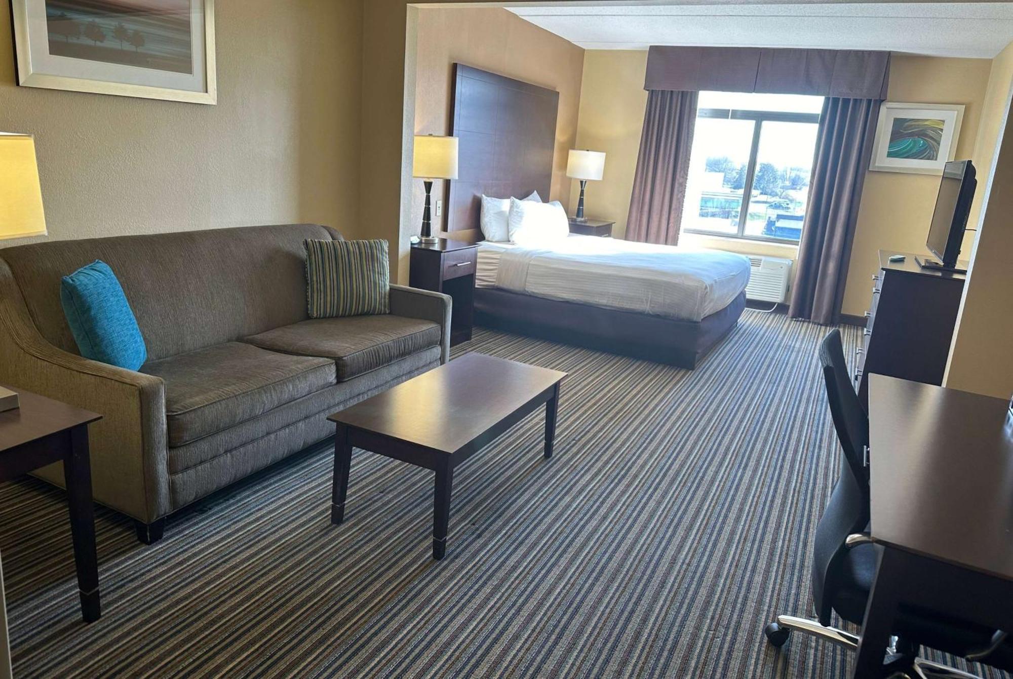 Best Western Plus Harrisburg East Inn&Suites Exterior foto