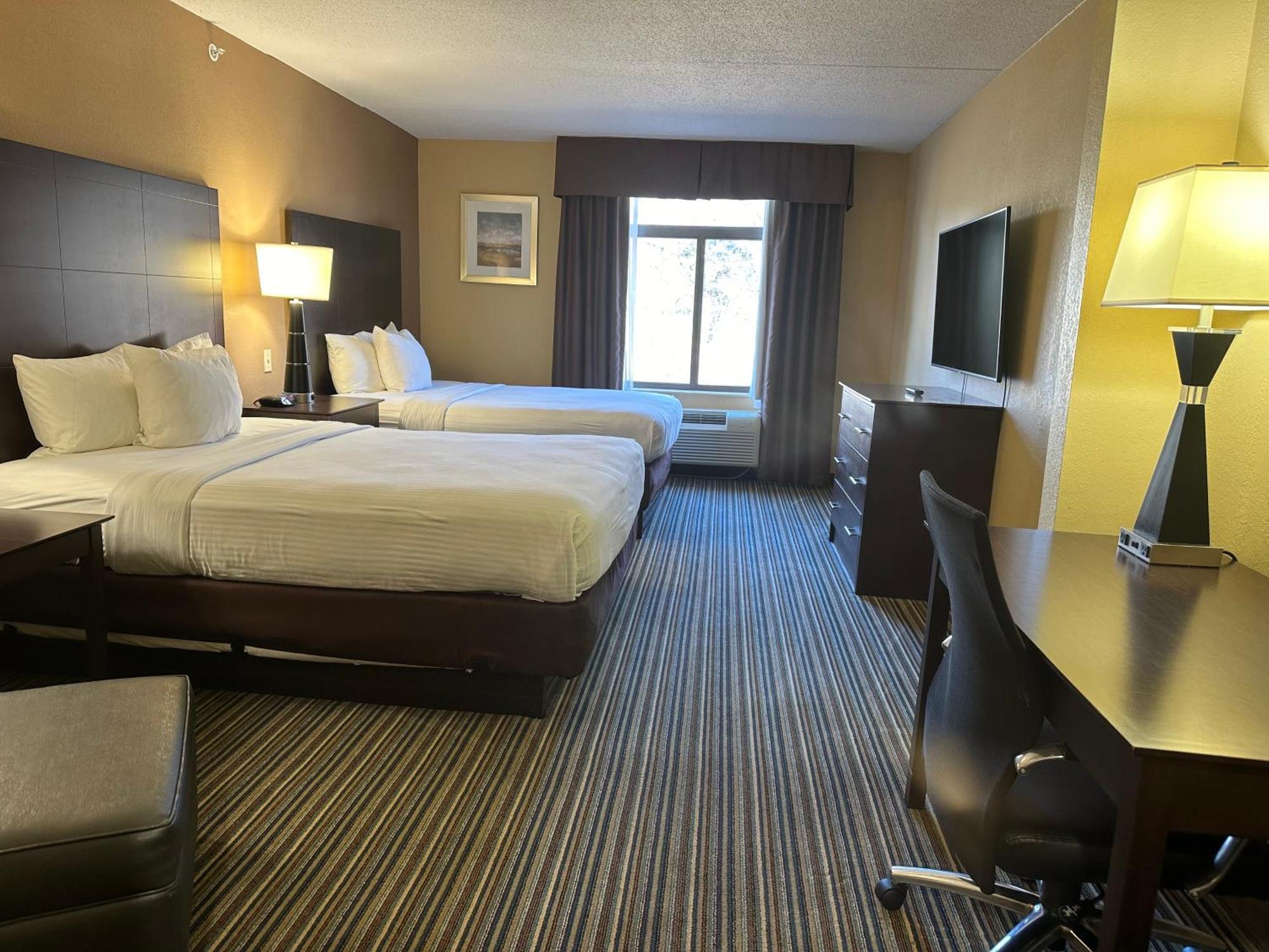 Best Western Plus Harrisburg East Inn&Suites Exterior foto