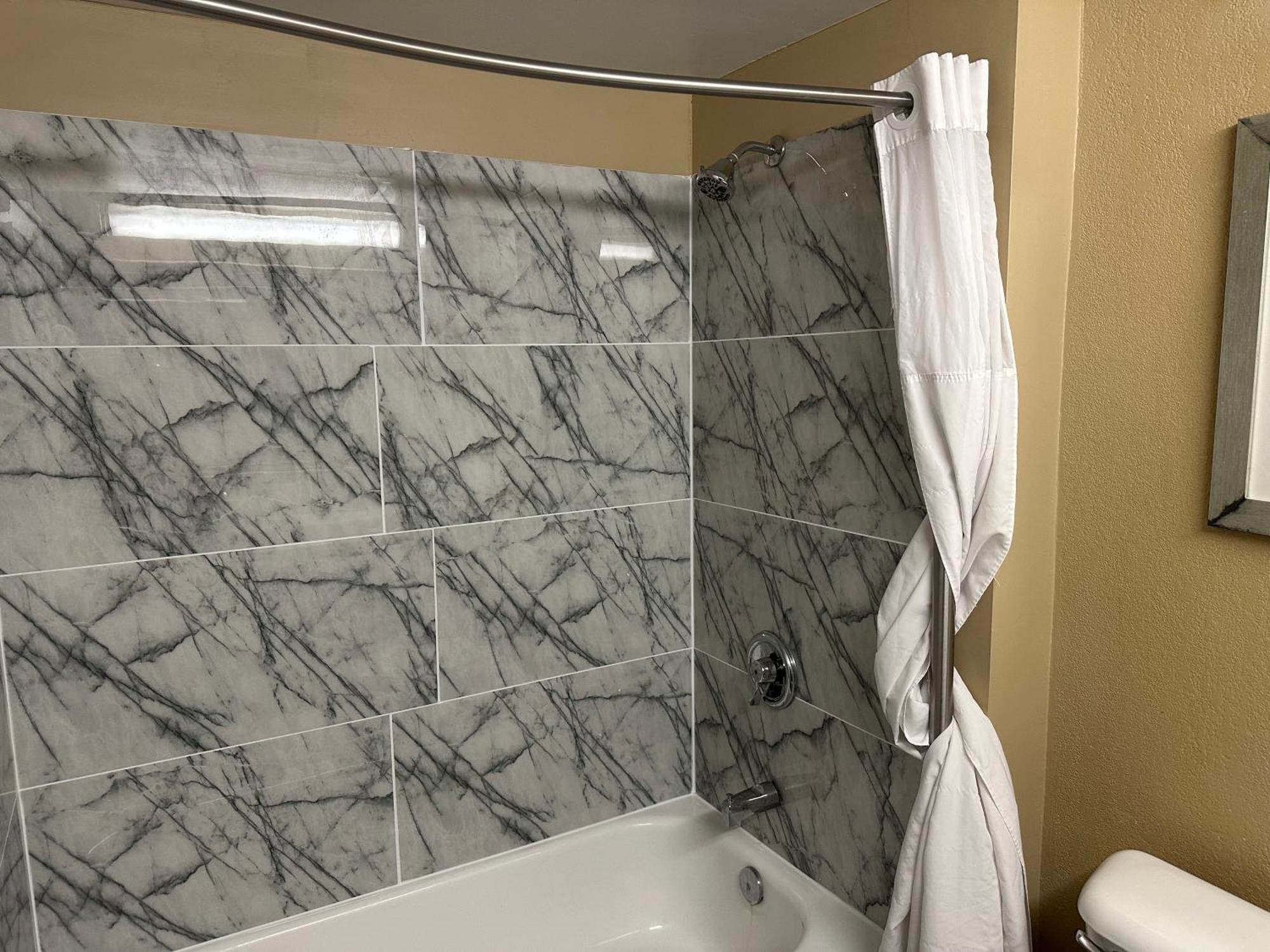 Best Western Plus Harrisburg East Inn&Suites Exterior foto
